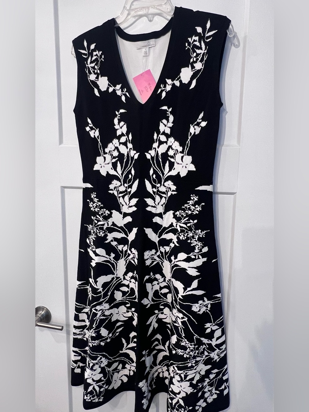 Emerson Rose, Sleeveless Black & White Floral V-Neck Dress